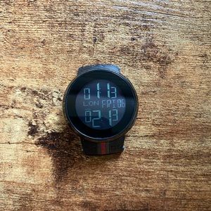 Gucci I-Gucci 114 men’s watch with a broken band